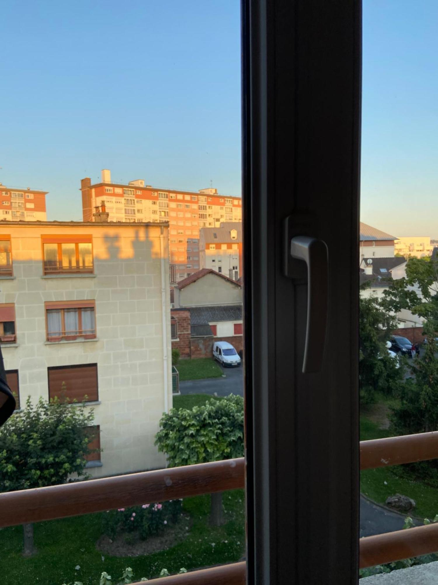 Chambre Simple Paisible Proche De Paris Drancy Exterior foto